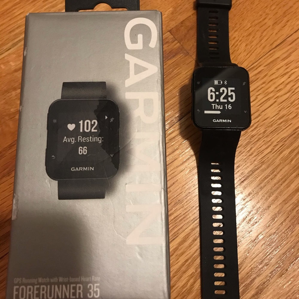 Garmin forerunner 35.